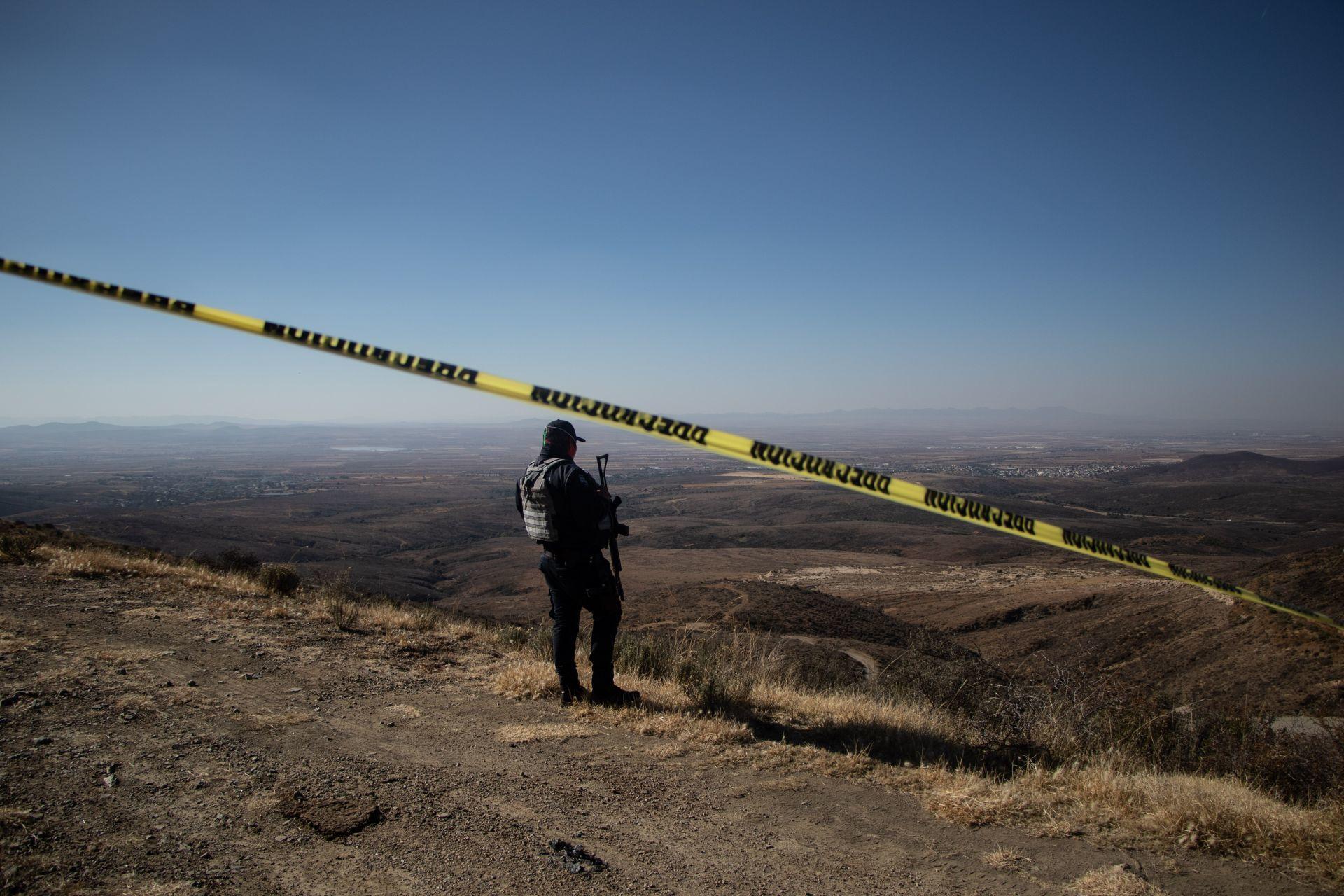Hallan los cuerpos de cinco personas en carretera de Tangamandapio, Michoacán