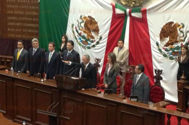 Salvador Jara ya es nuevo gobernador de Michoacán