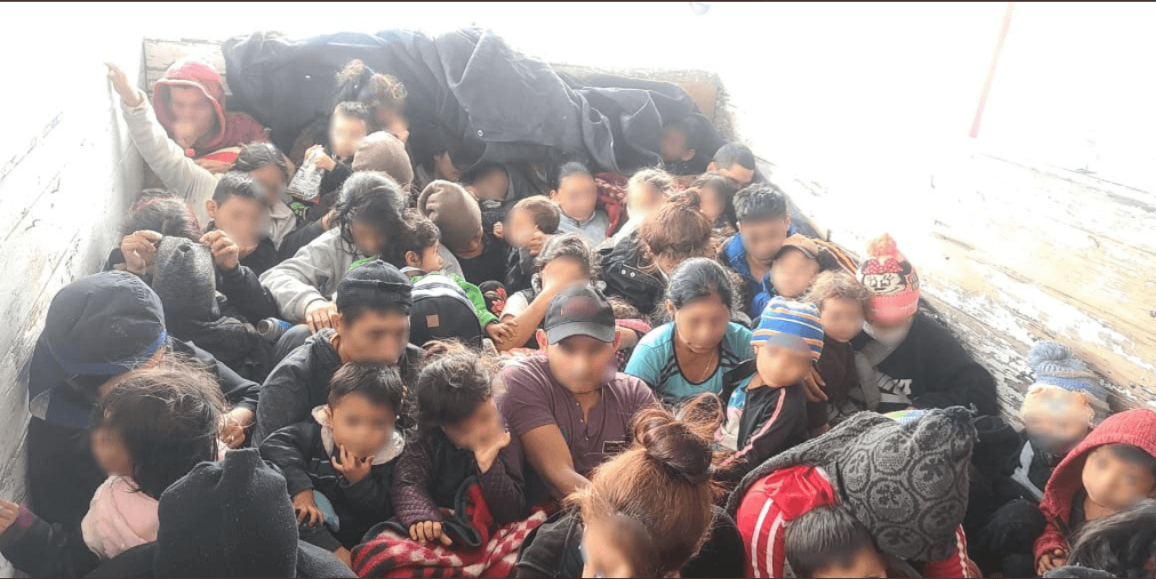 Localizan a 33 niños y 28 adultos migrantes en Nuevo León; padecían hacinamiento y deshidratación