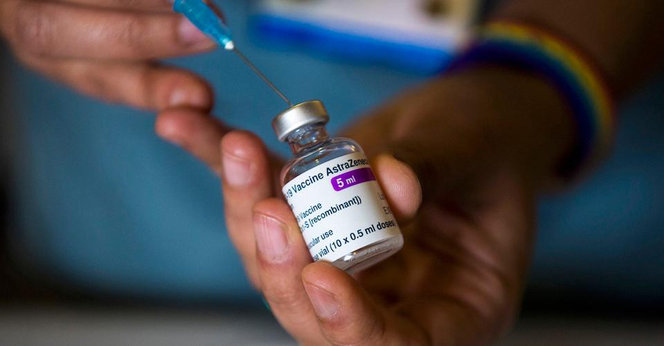 México y Argentina prevén producir 250 millones de vacunas contra COVID de AstraZeneca