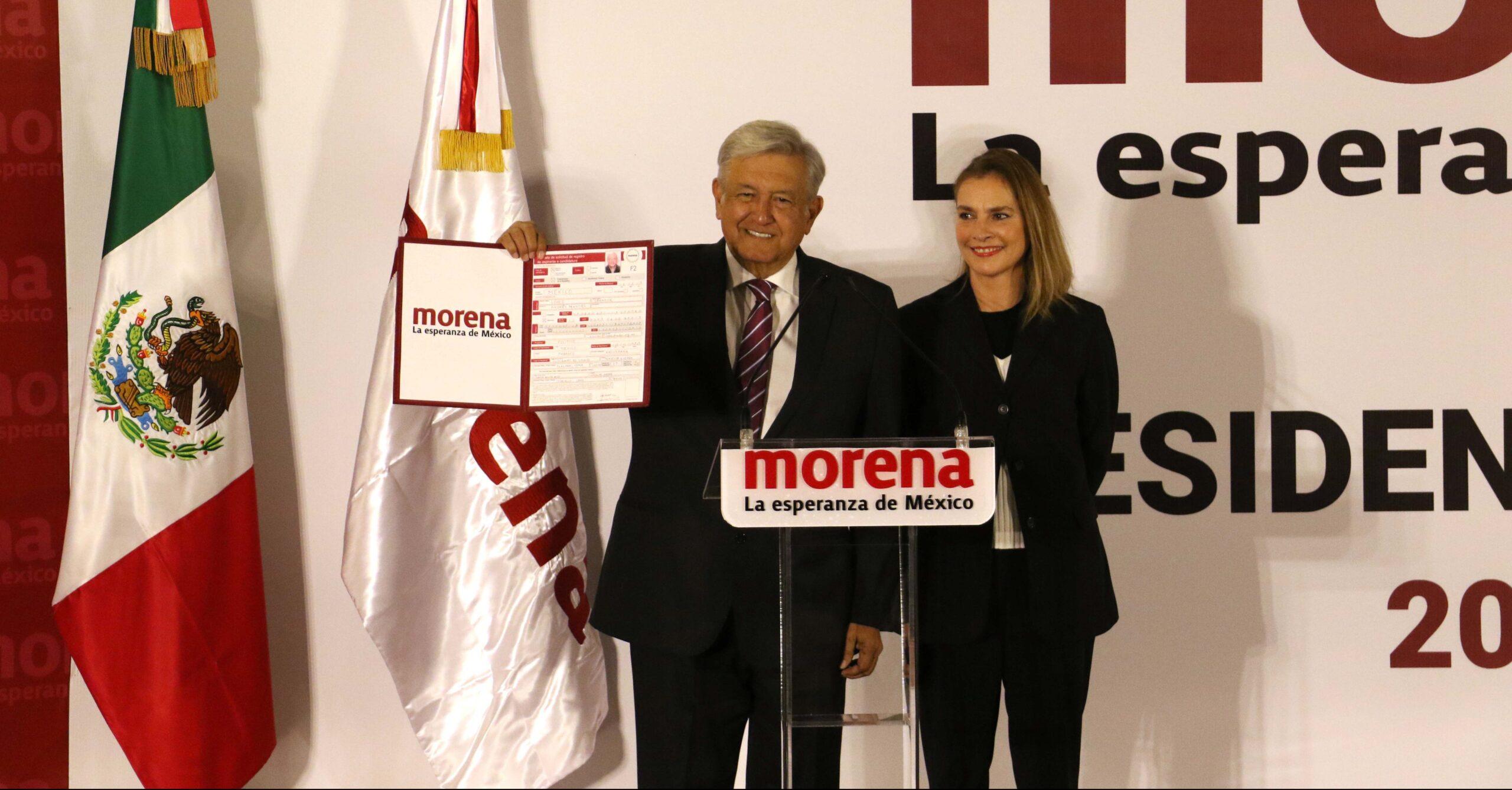 López Obrador se registra como precandidato; destaca amnistía a delincuentes y descentralizar el gobierno
