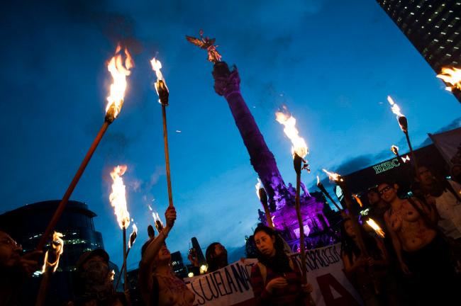 La marcha del coraje (crónica, fotos y video de la protesta por Ayotzinapa)