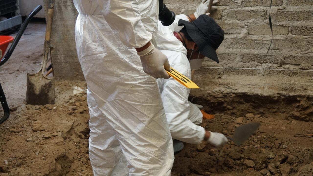 Autoridades excavan en casa de presunto feminicida de Atizapán, buscan restos de otras posibles víctimas