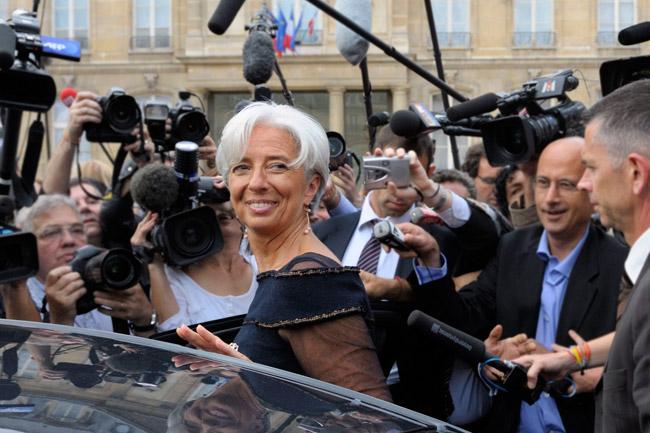 Lagarde, primera mujer al frente del FMI; Carstens le da la bienvenida