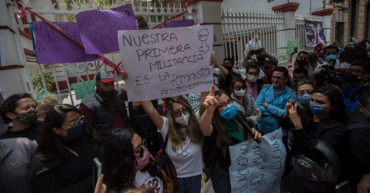 Mujeres toman sede de Morena, acusan a Muñoz Ledo de acoso; Delgado pide a INE agilizar encuesta