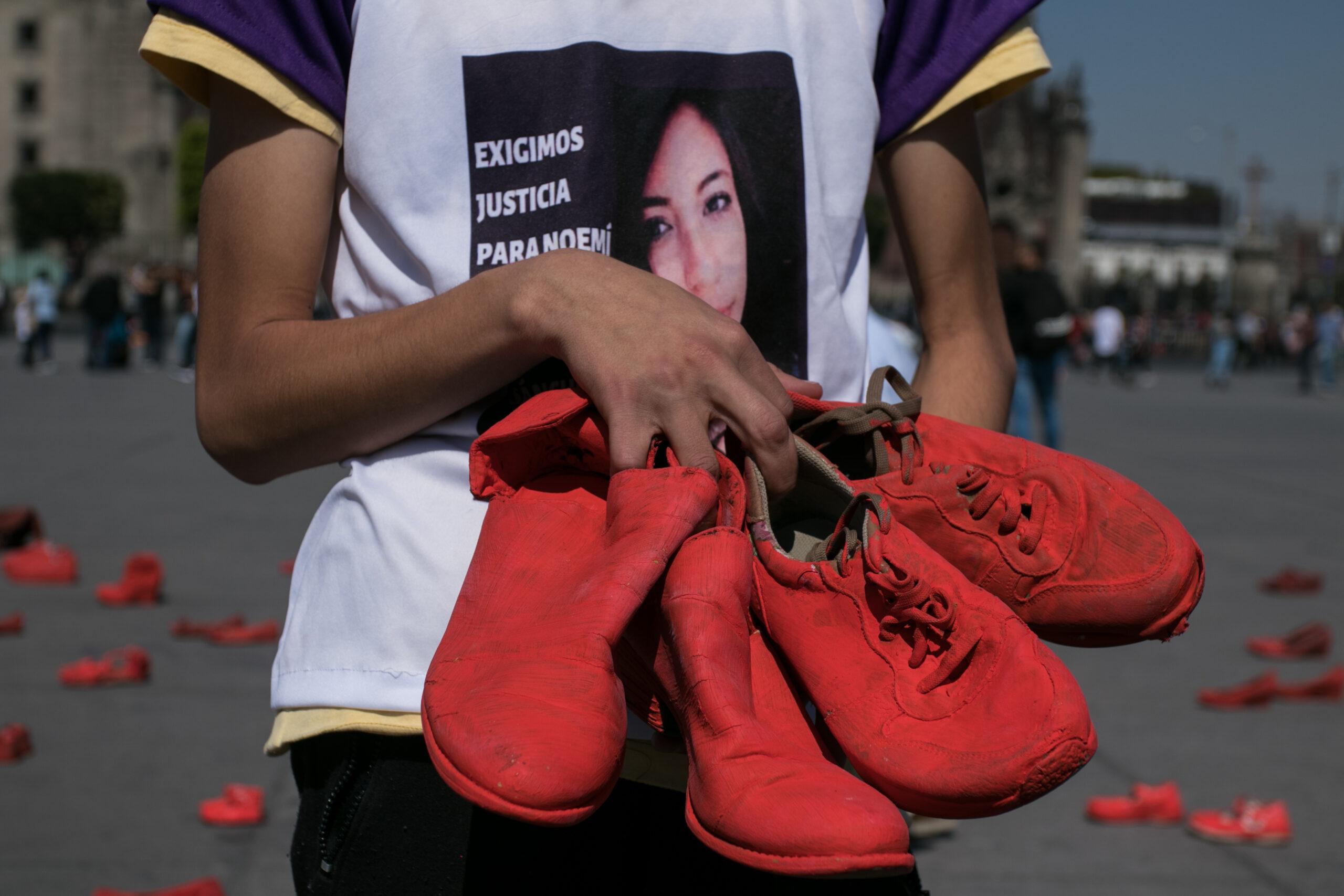 Galería: “Zapatos rojos”, una manifestación contra los feminicidios en México