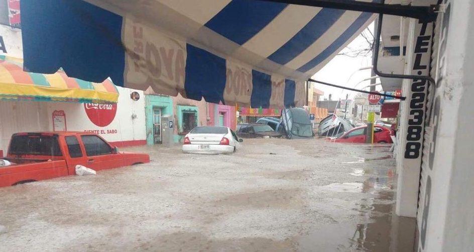 Escuelas, negocios y 300 autos afectados, el saldo de tromba en Matehuala, San Luis Potosi