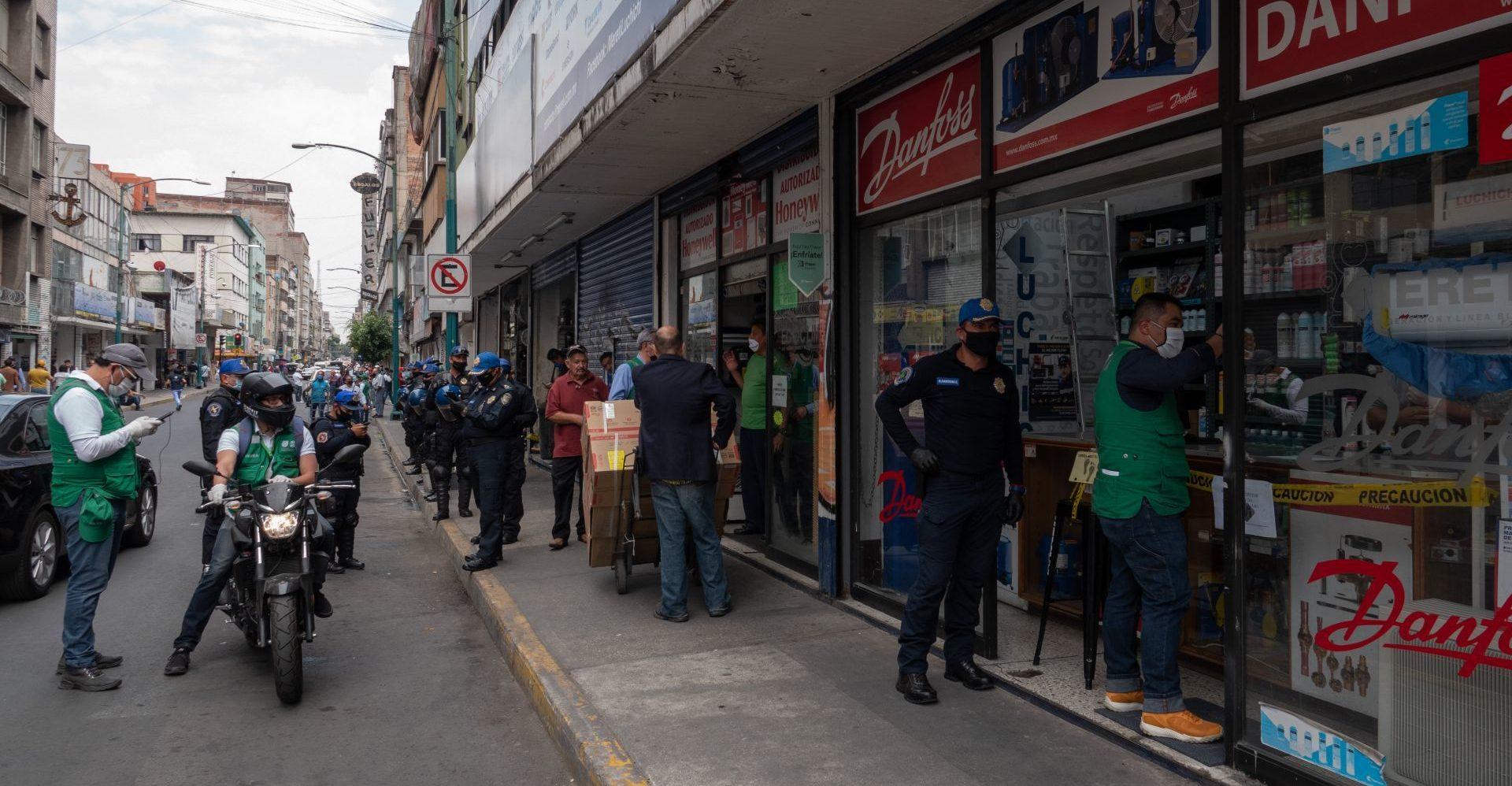 CDMX suspende 41 establecimientos en 7 alcaldías por no ser actividad esencial durante pandemia