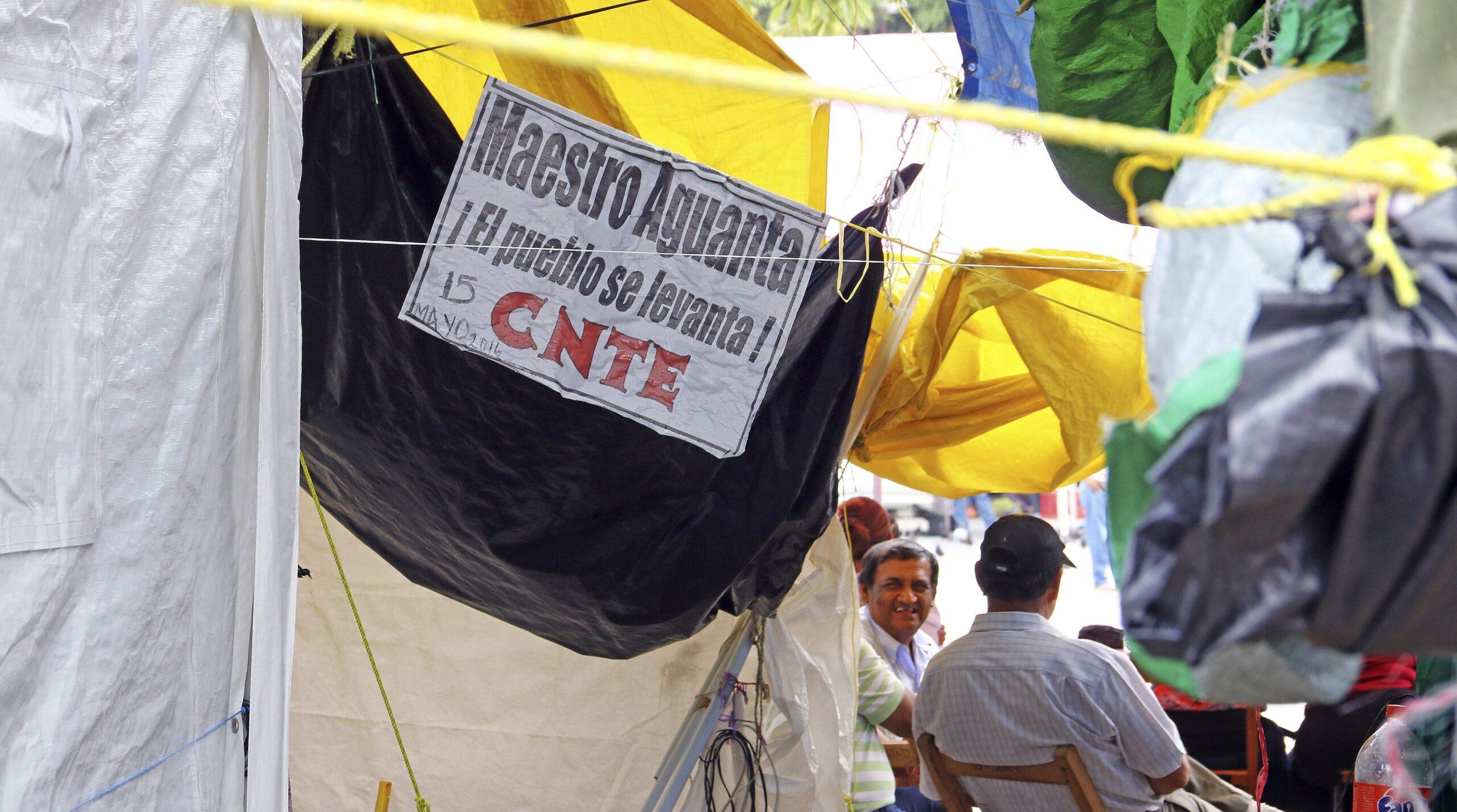 La CNTE refuerza protestas: toma ayuntamiento de Acapulco y coloca barricadas en Chiapas