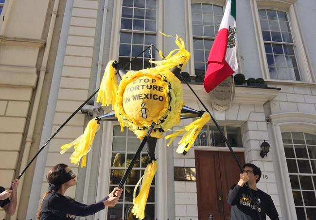 Amnistía Internacional recibe a EPN en Londres con protesta