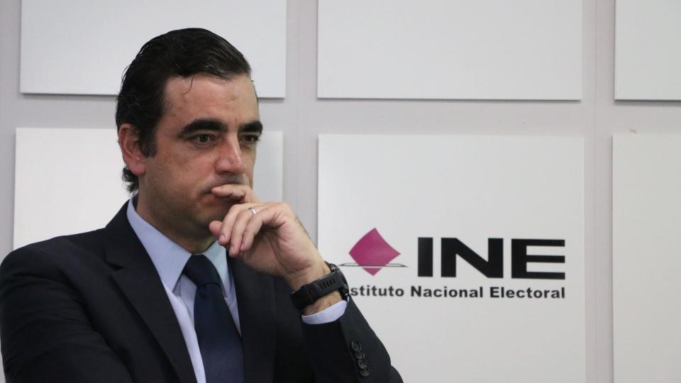 Renuncia al INE Patricio Ballados, encargado del financiamiento a partidos políticos