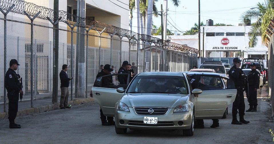Dos personas burlan 6 filtros de seguridad y se fugan del penal de Aguaruto, Sinaloa