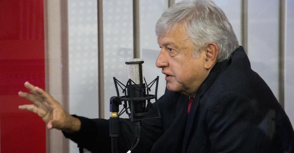 Falso que exista orden de Televisa que prohíbe hablar de Andrés Manuel López Obrador en la radio
