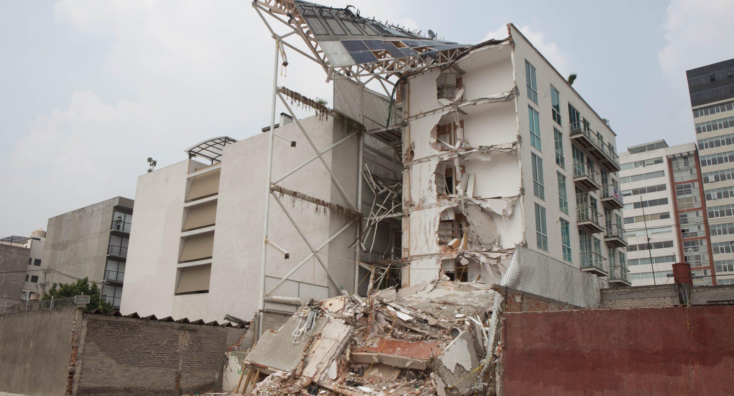Detienen a dueño de edificio colapsado en Zapata por el sismo, donde hubo dos muertos