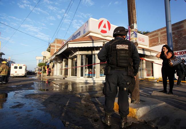 A pesar de presencia de la PF, asesinan a balazos a uno en Apatzingán
