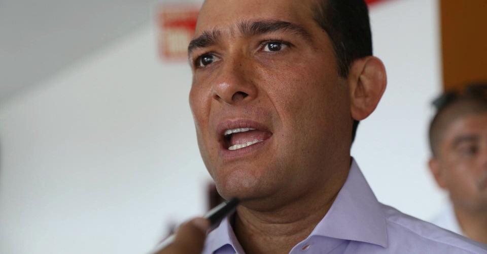 Renuncia el fiscal de Veracruz, Luis Ángel Bravo