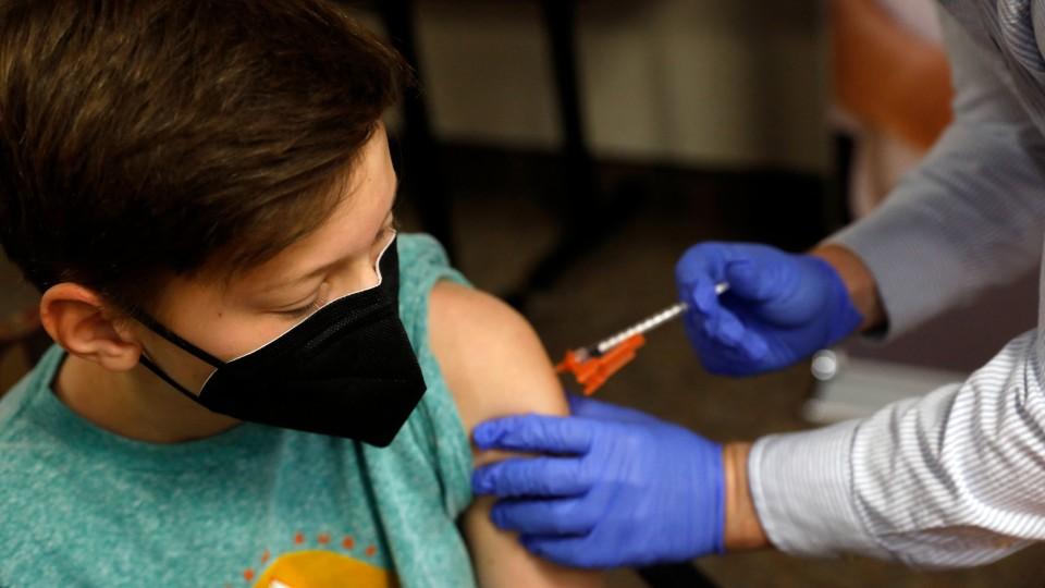 Pfizer asegura que su vacuna COVID para niños supera el 90% de eficacia