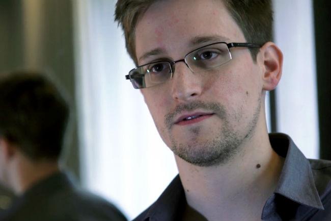 Exfuncionarios de inteligencia otorgan premio a Snowden en Rusia