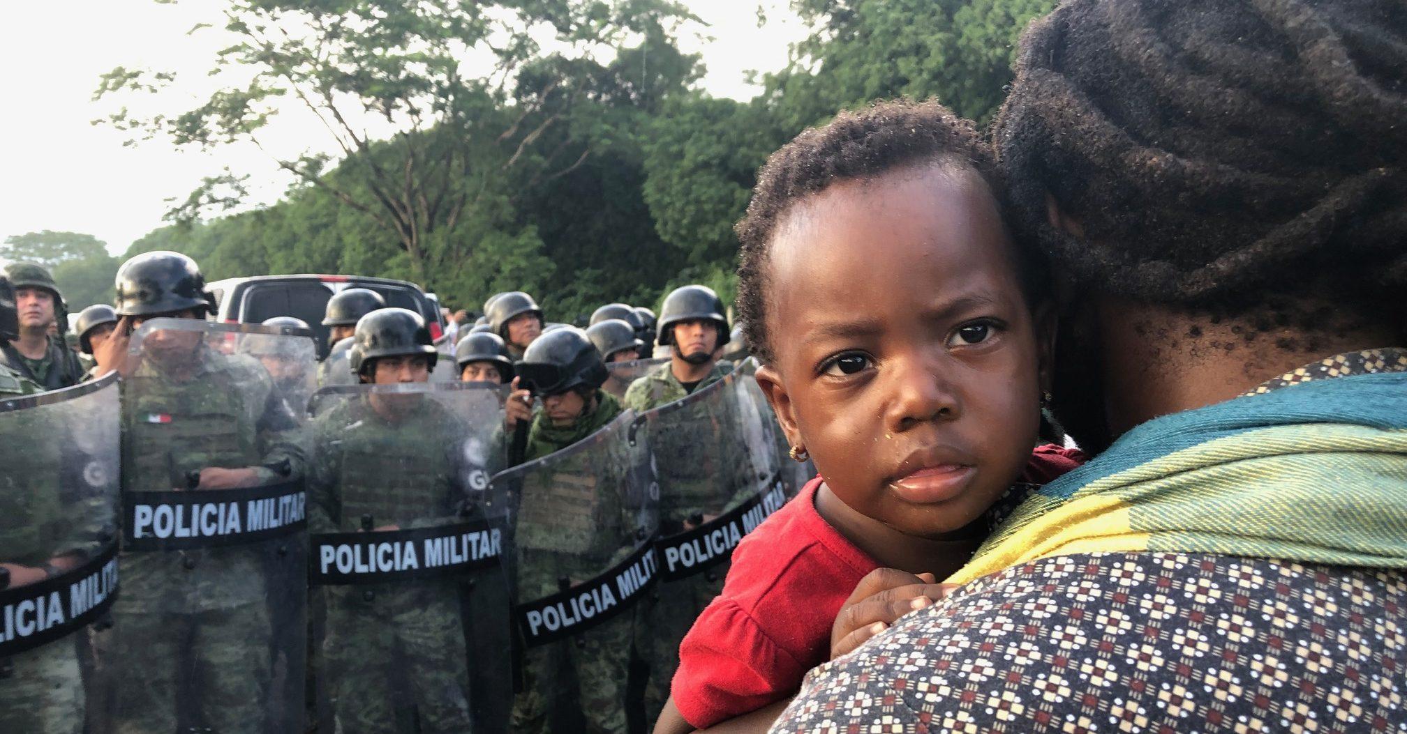 Guardia Nacional bloquea caravana de migrantes africanos en Chiapas