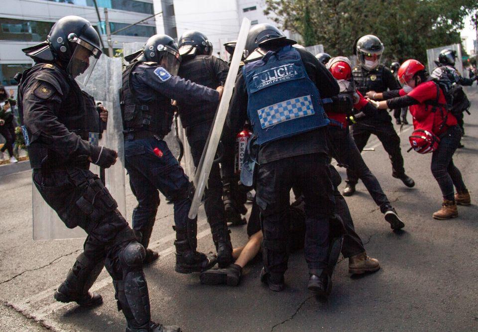 Notarios en manifestaciones, la propuesta de la CDMX para evitar abusos policiales