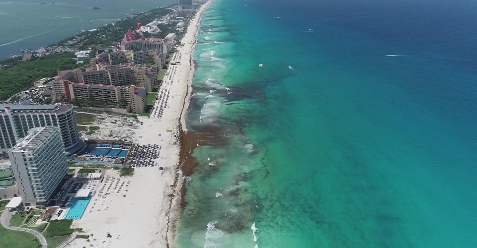 El mal clima ayuda a las playas de la Riviera Maya contra el sargazo; solo 3 están en rojo