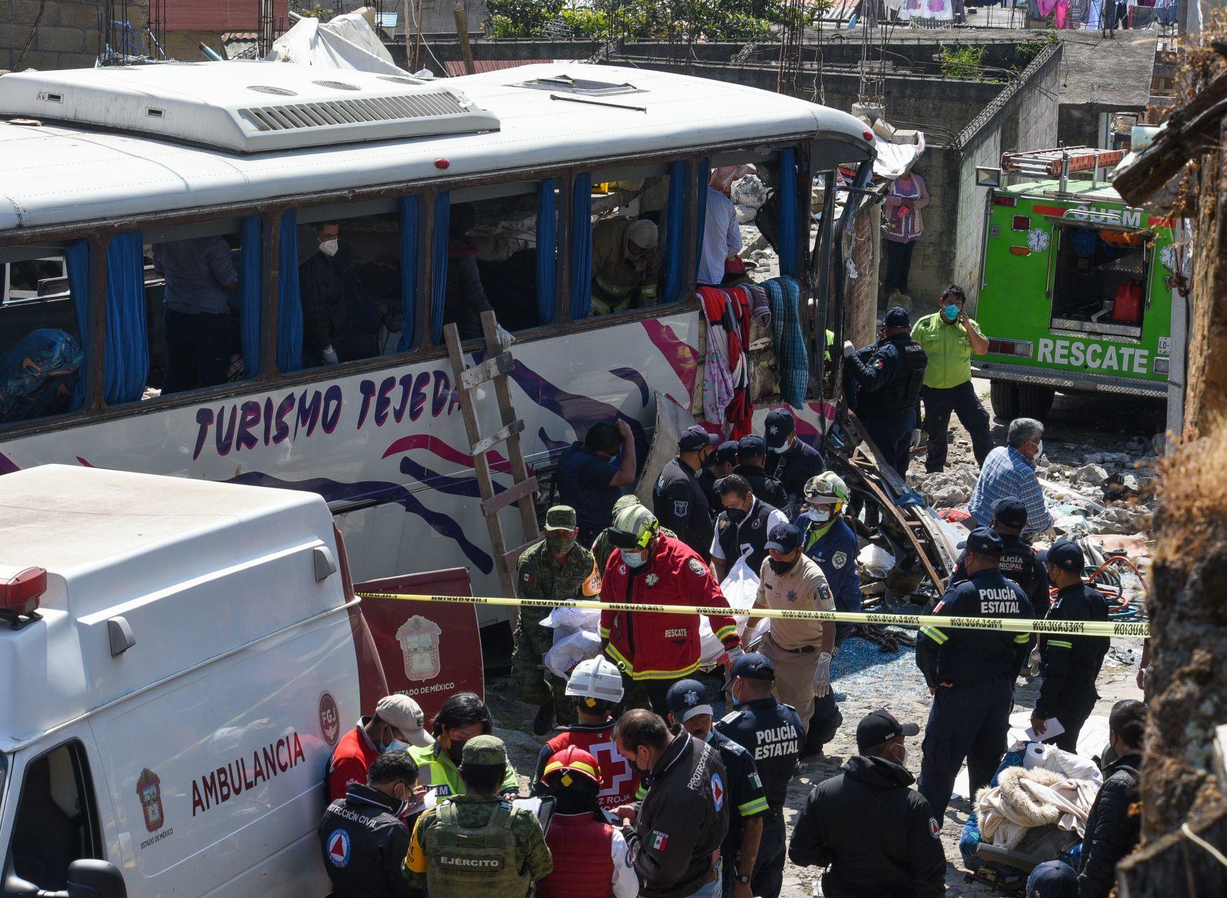 Choque de autobús en el Edomex deja al menos 22 muertos
