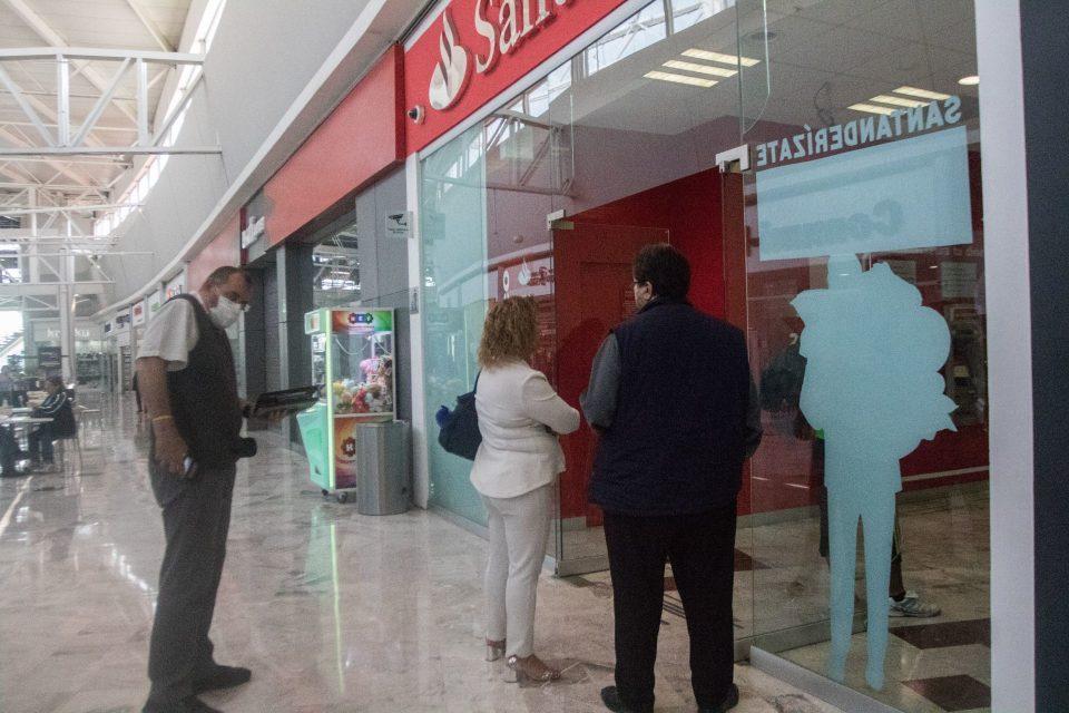 Cajeros de Santander retienen tarjetas de usuarios; es por una actualización, dice el banco