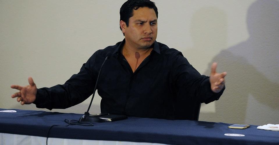 Julión Álvarez dice que sí conoce al narcotraficante Raúl Flores, pero afirma que no es su socio