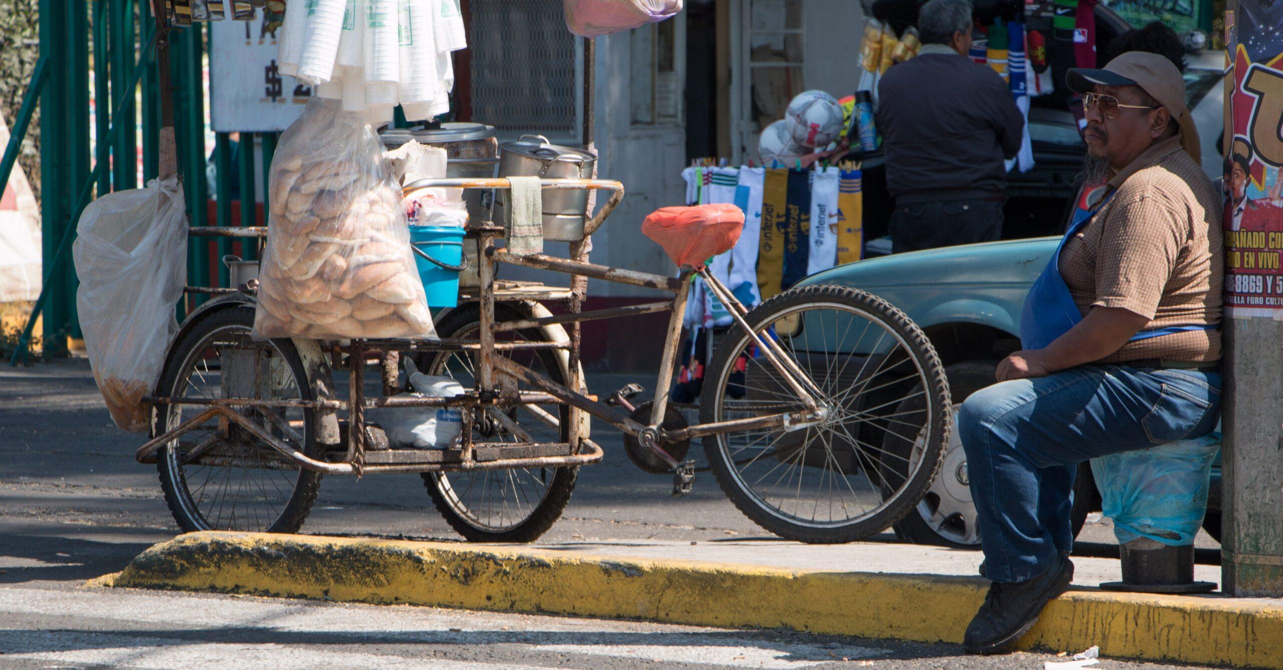 #SemáforoEconómico: 52% de los mexicanos laboran en la informalidad; estados del sur, los más afectados