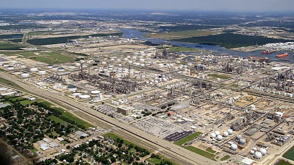 Pemex compra refinería en Houston por 12 mil mdp; AMLO promete autosuficiencia de combustibles, para 2023
