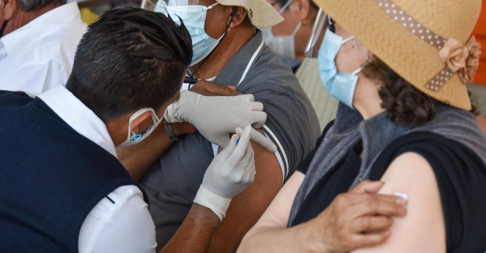 En próximos días se duplicará la llegada de vacunas COVID a México: Ebrard