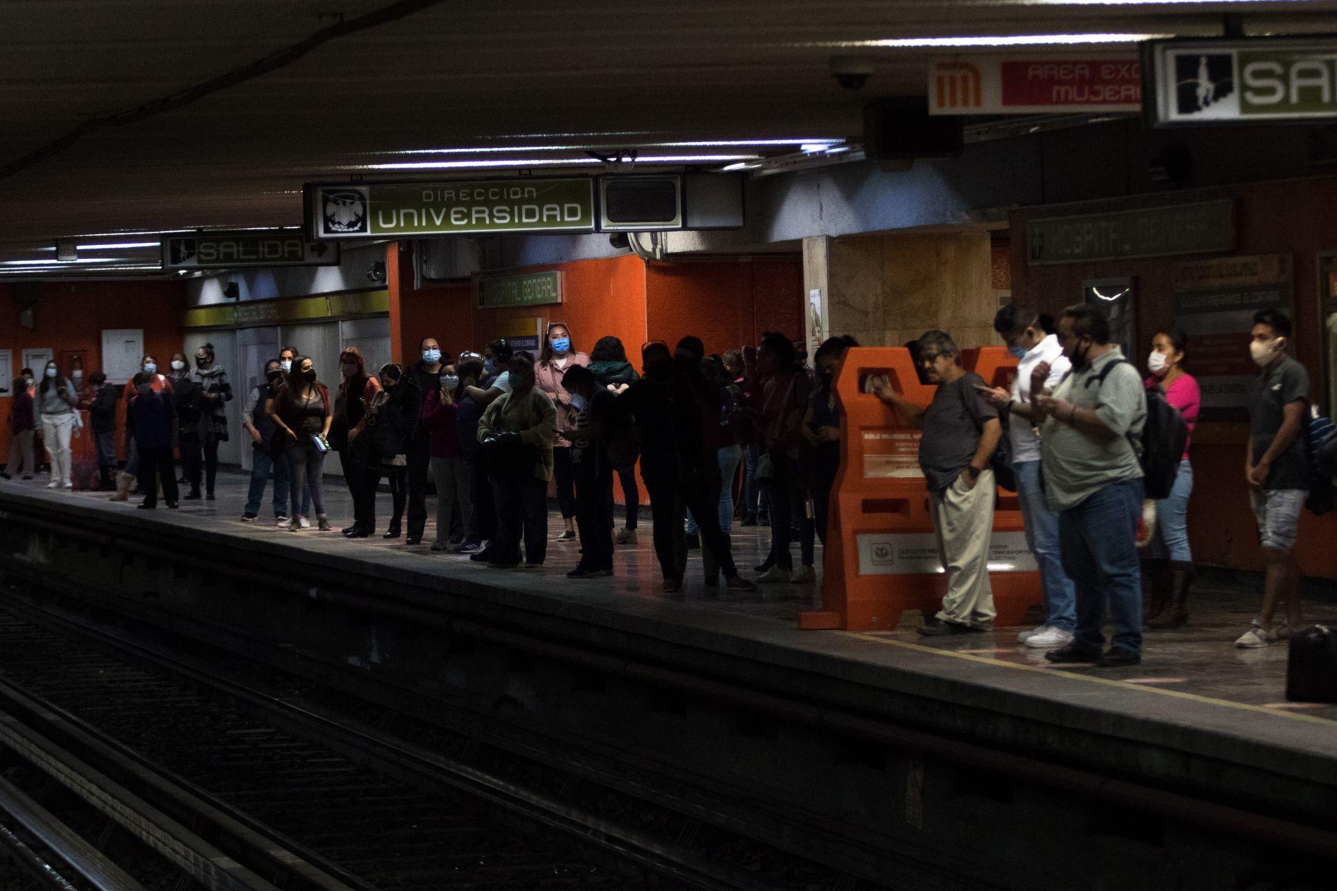 Metro CDMX registra retrasos en Líneas 1 y 3 por cortes de energía controlados