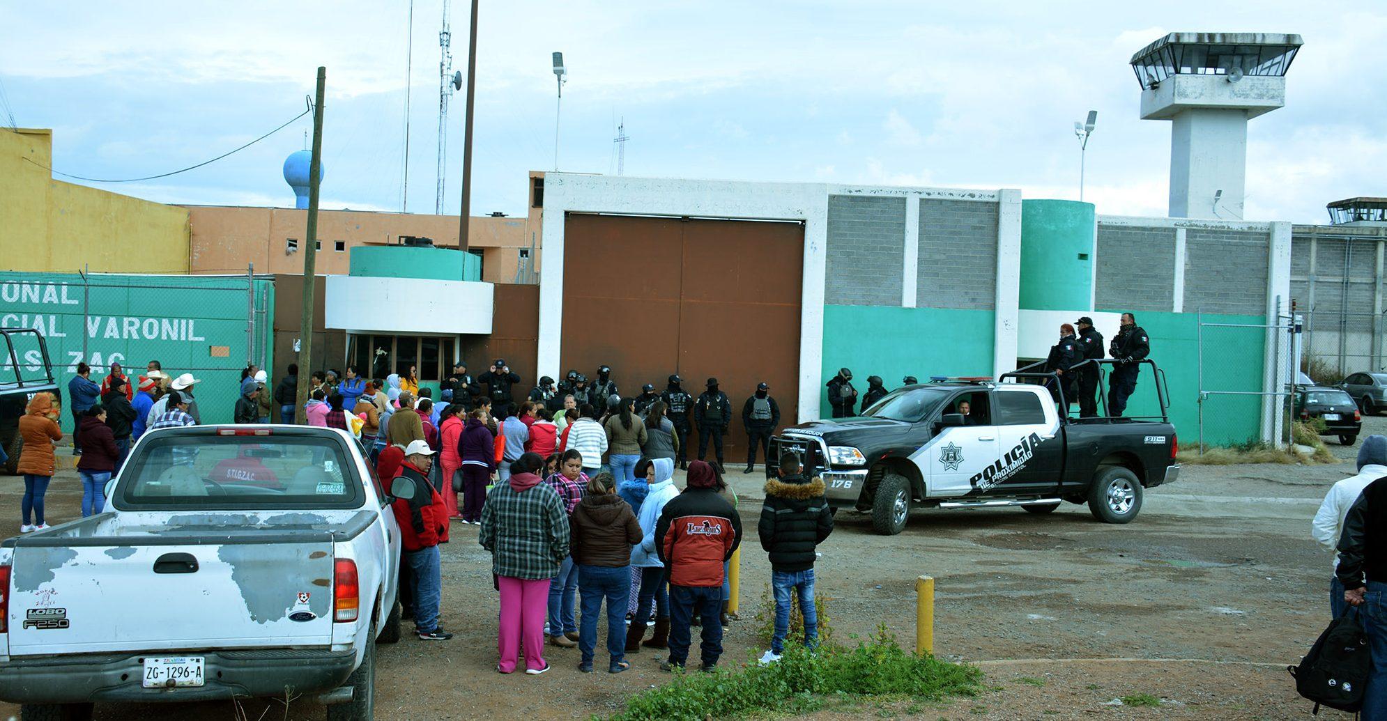 Mueren 16 reclusos y 5 resultan lesionados tras riña en penal de Cieneguillas, Zacatecas