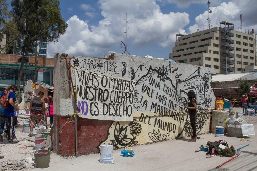 Sin IMSS, ni residencia legal, las condiciones de víctimas del colapso en fábrica de Bolívar
