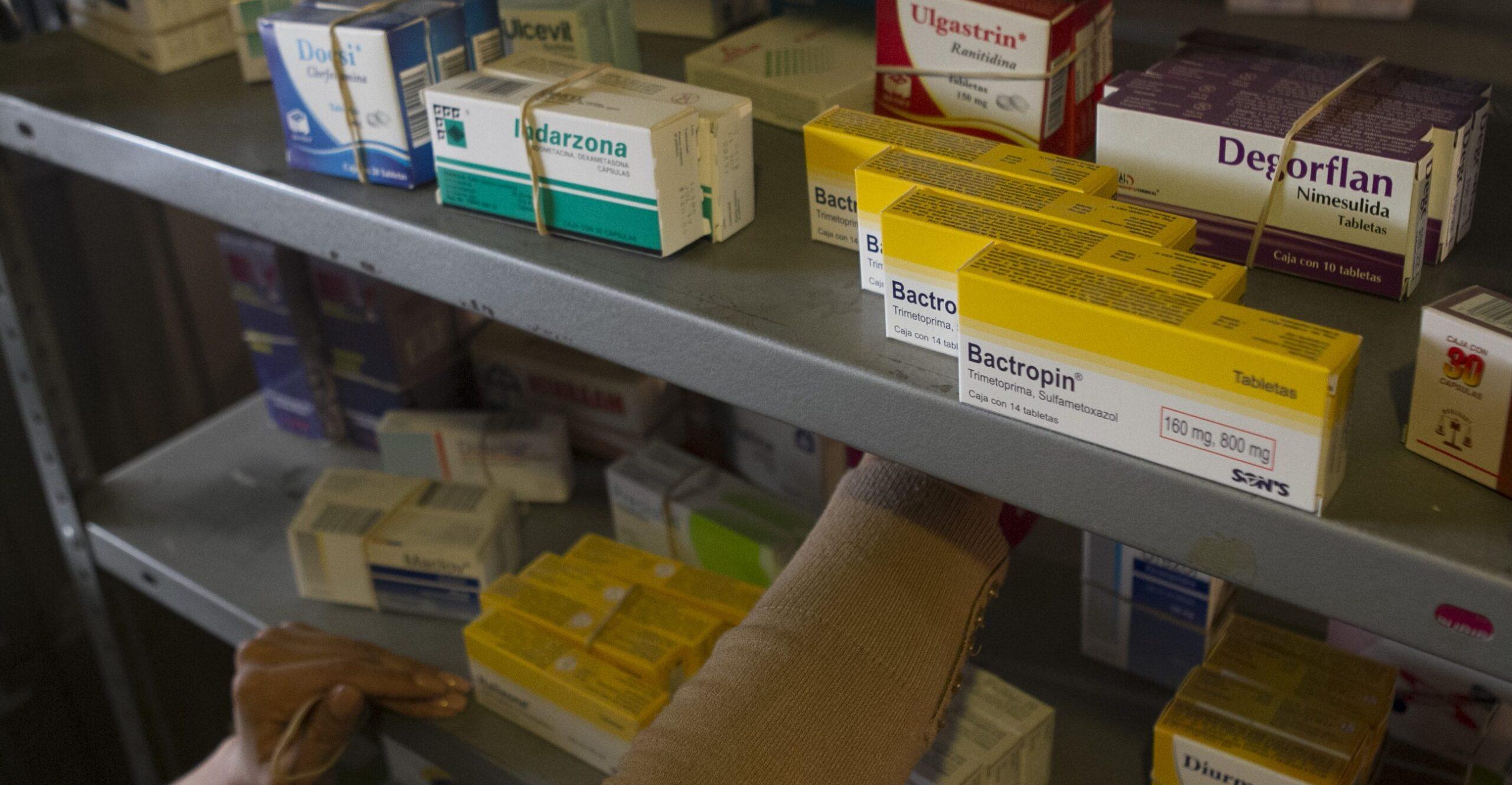 AMLO veta a farmacéuticas que acapararon la venta de medicinas durante gobierno de Peña