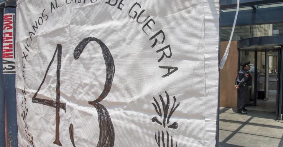 PGR investiga a funcionarios por ocultar posible contacto entre gobierno y Guerreros Unidos