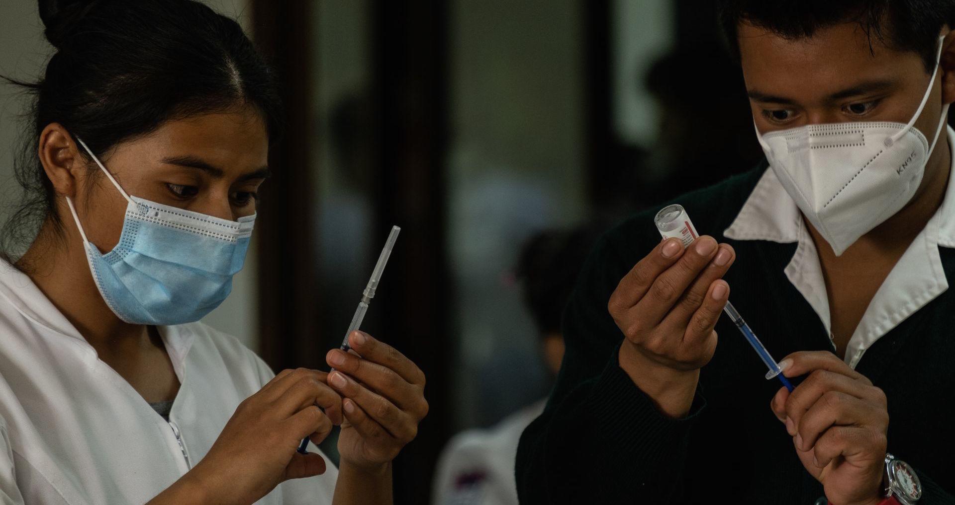 México suma 3 mil 64 casos de COVID; más de 85 mil personas de 50 años han sido vacunadas