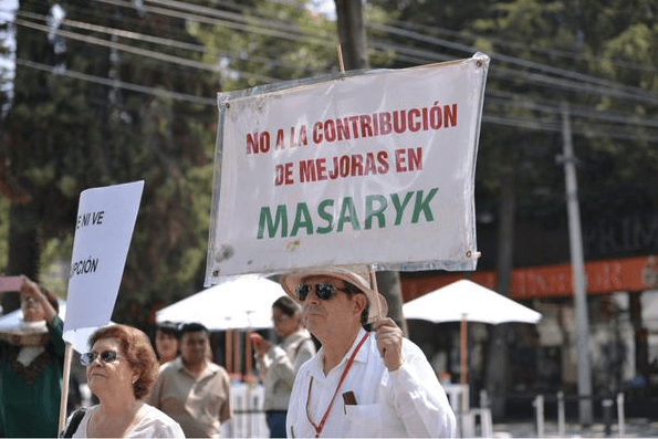 Vecinos de Miguel Hidalgo marchan contra las obras en Presidente Masaryk