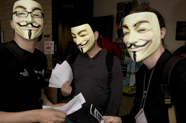<i>Se reactivan</i> sitios de EU atacados por Anonymous