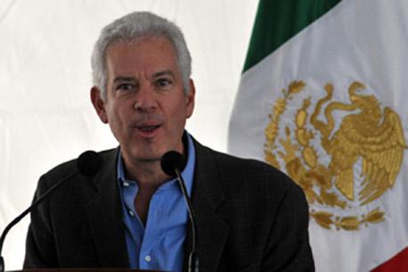 Tribunal reactiva órdenes de aprehensión contra Gastón Azcárraga, expresidente de Mexicana