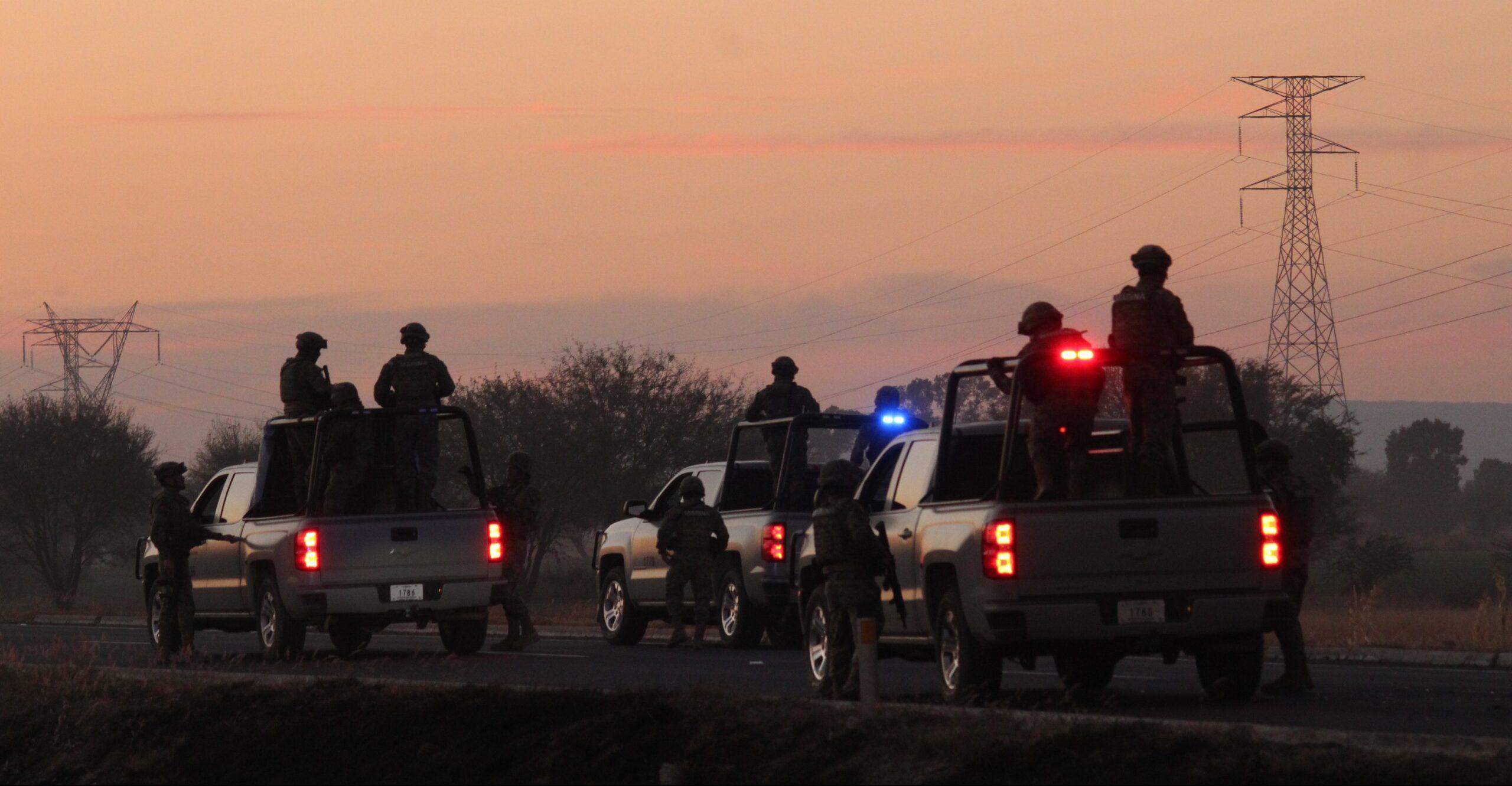 Suman 7 detenidos tras operativo en Santa Rosa de Lima; entre ellos la operadora financiera de El Marro y un policía federal