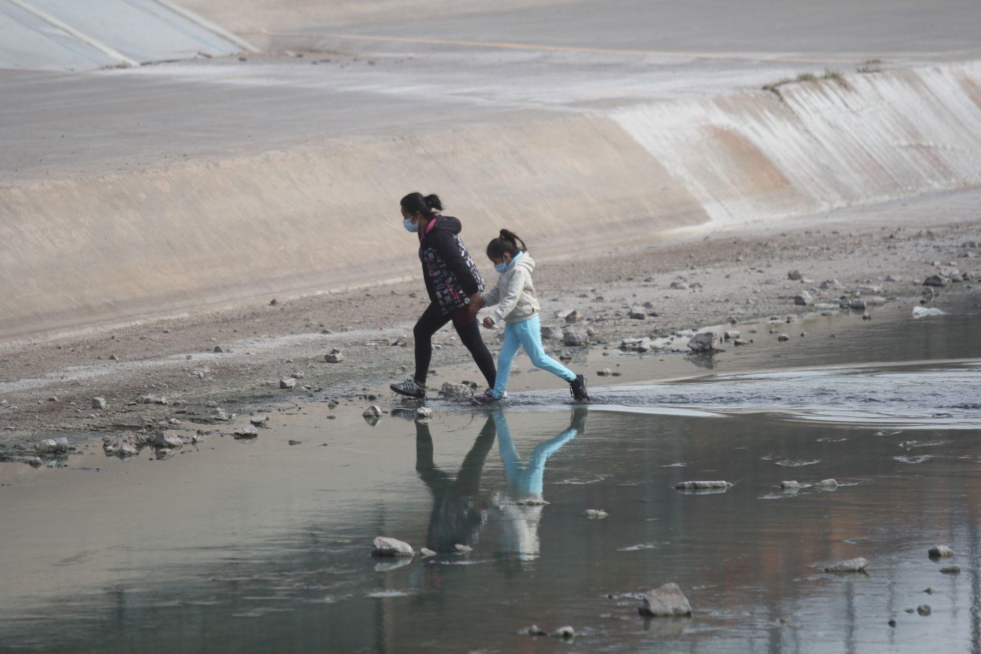 Muere niño arrastrado por corriente del Río Bravo al intentar cruzar hacia EU