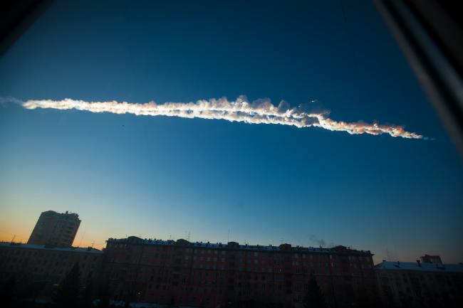 Meteorito impacta en Rusia; deja casi mil heridos
