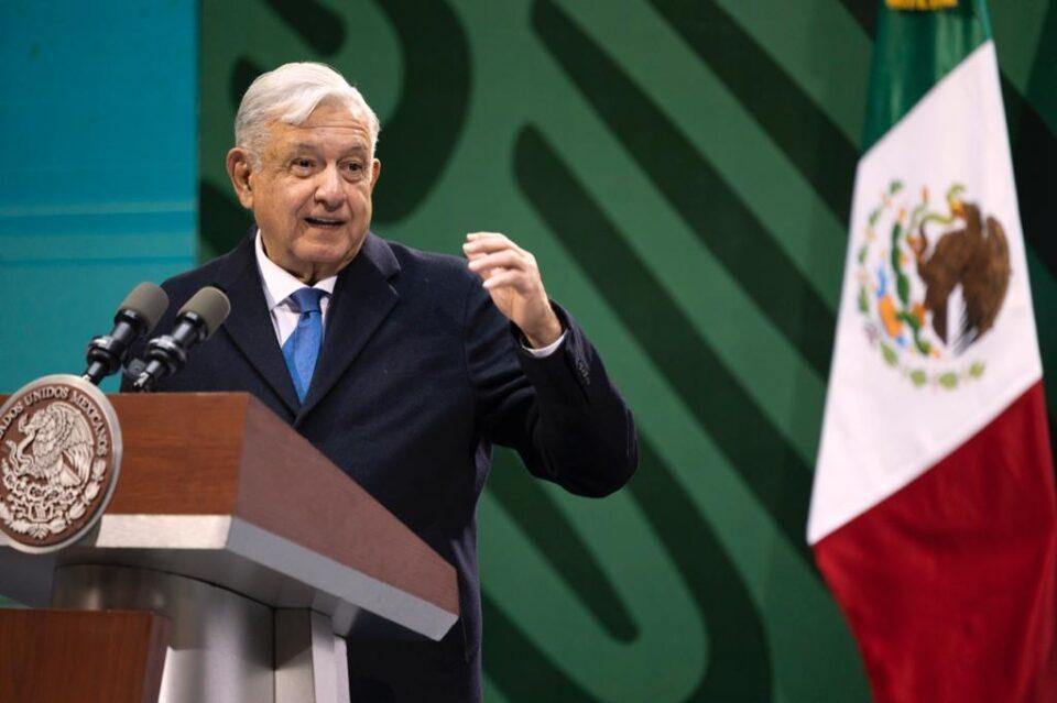 AMLO respalda a Sheinbaum y acusa intento por “desestabilizar” y “sabotear” a su gobierno