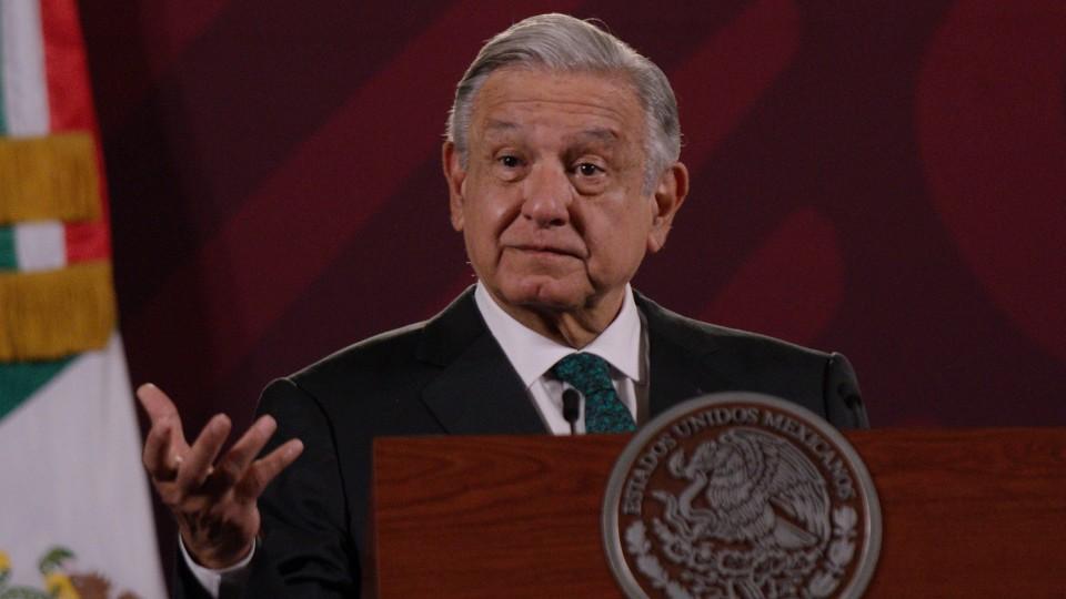 Ayudar a los pobres es una ‘estrategia política’, dice AMLO sobre el respaldo a su gobierno