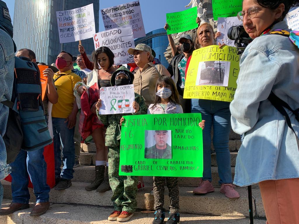 Familiares de militares detenidos en Nuevo Laredo exigen su liberación; piden a AMLO velar por el Ejército