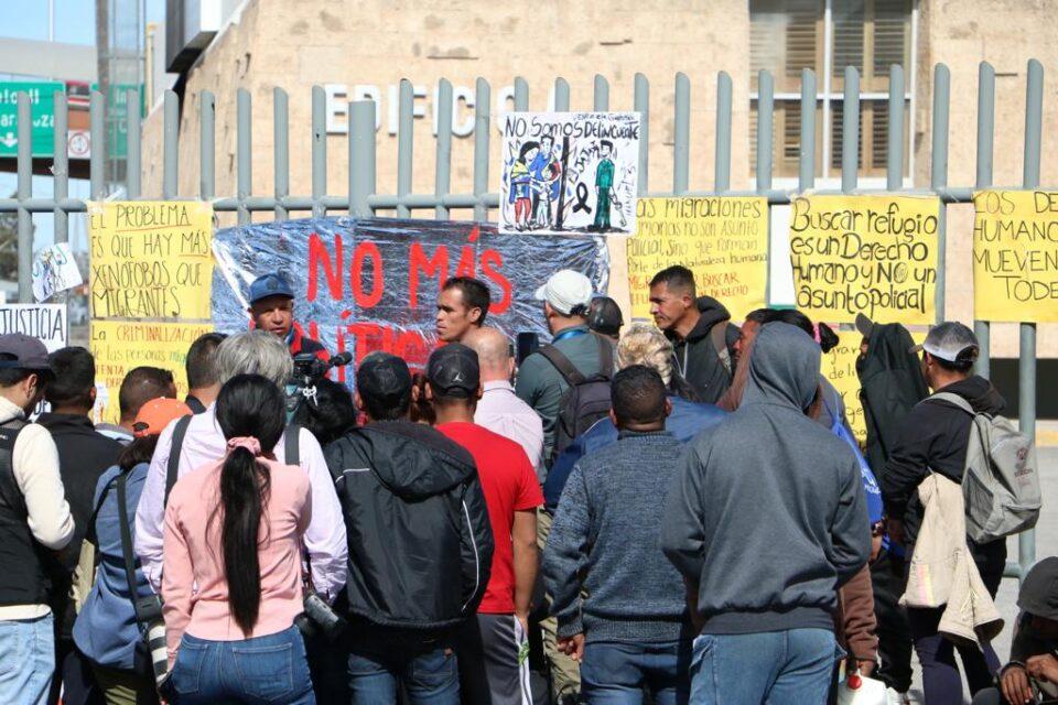 “¡No huya, presidente!”: el reclamo de los migrantes a AMLO en Ciudad Juárez