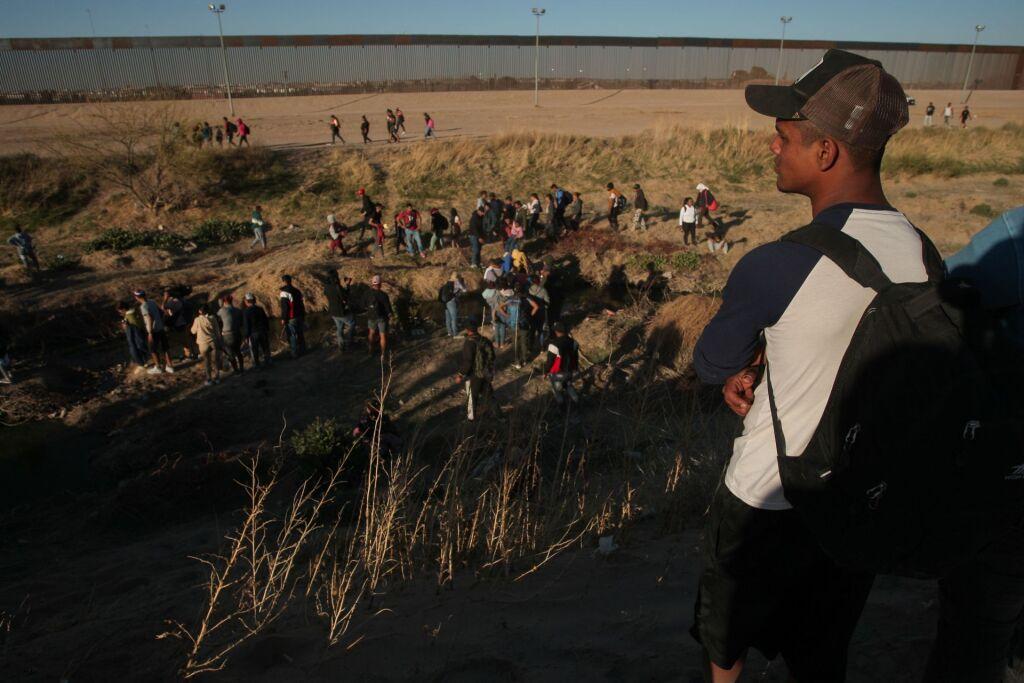 El Salvador denuncia que la muerte de 40 migrantes en México fue “un crimen de Estado”; exige cese del titular del INM