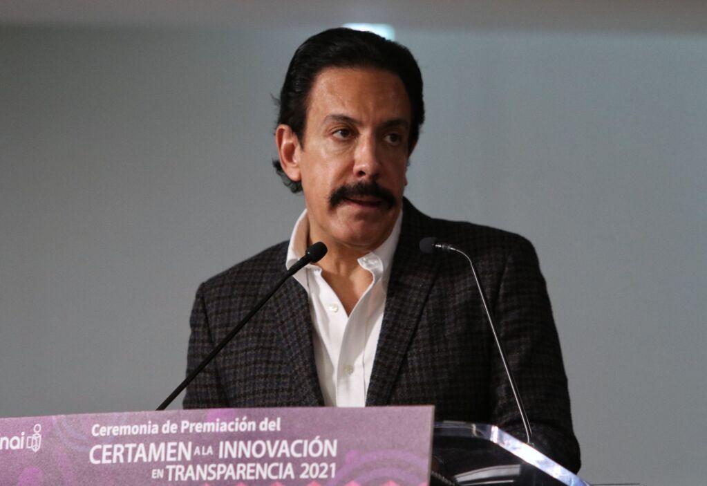 Omar Fayad, exgobernador de Hidalgo, renuncia al PRI, pero afirma que seguirá en la política