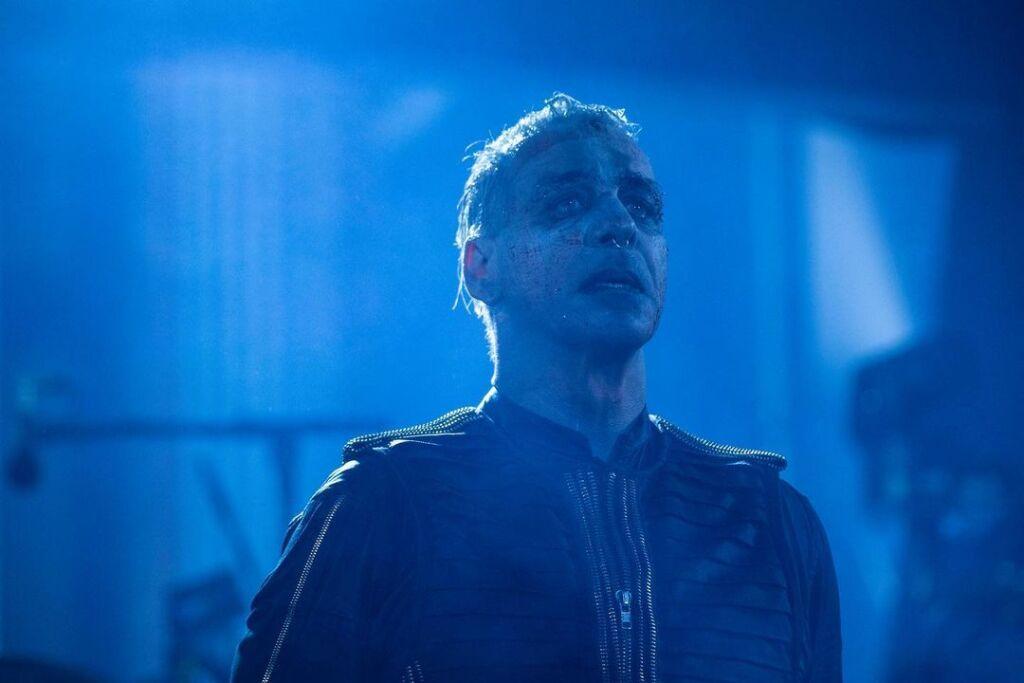 Till Lindemann, vocalista de Rammstein, es acusado de reclutar fans para tener sexo tras conciertos